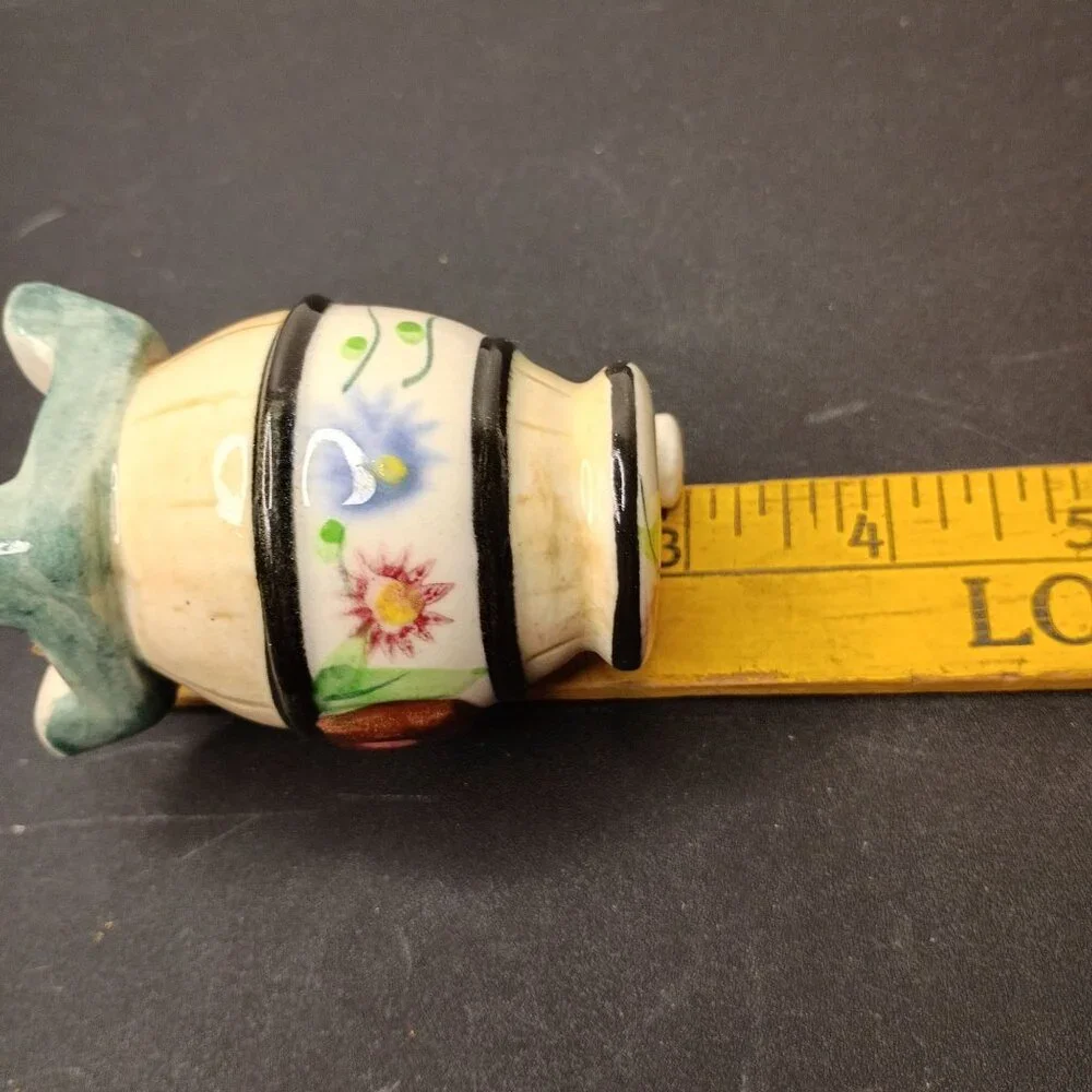 Vtg Napco Ceramics Pot Belly Stove Salt or Pepper Shaker Set Japan